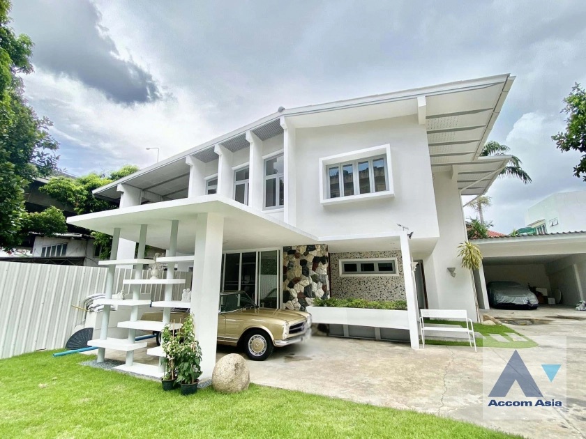 For RentHouseAri,Anusaowaree : 3 Bedrooms House for Rent in Phaholyothin, Bangkok near BTS Victory Monument (AA33319)