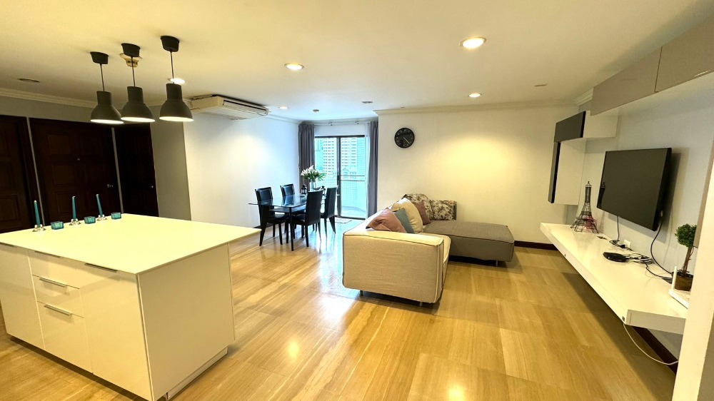 For RentCondoSukhumvit, Asoke, Thonglor : 🔥🔥✨LUXURY, spacious luxury room, beautifully decorated. Stylish!!!! Beautiful view. Fully furnished!!!!✨🔥🔥 🎯For rent🎯Richmond Sukhumvit 43✅3Bed3✅ 144 sqm. 11th floor (#BTS📌)🔥✨LINE:miragecondo ✅Fully Furnished