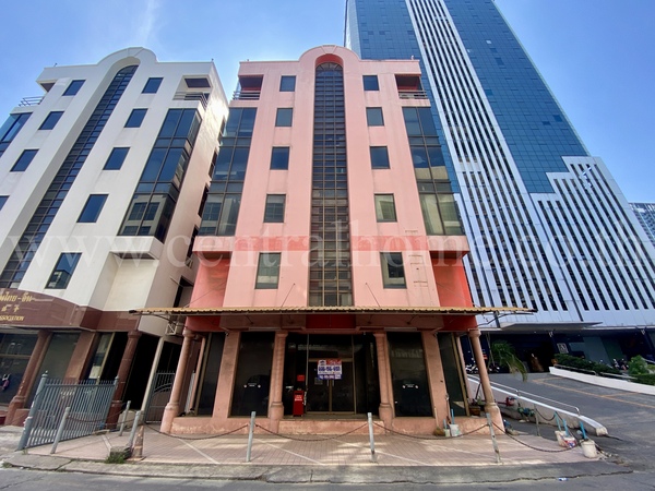 For SaleShophouseRatchadapisek, Huaikwang, Suttisan : 6-story office building, Soi Ratchadaphisek 18, near MRT Huai Khwang.