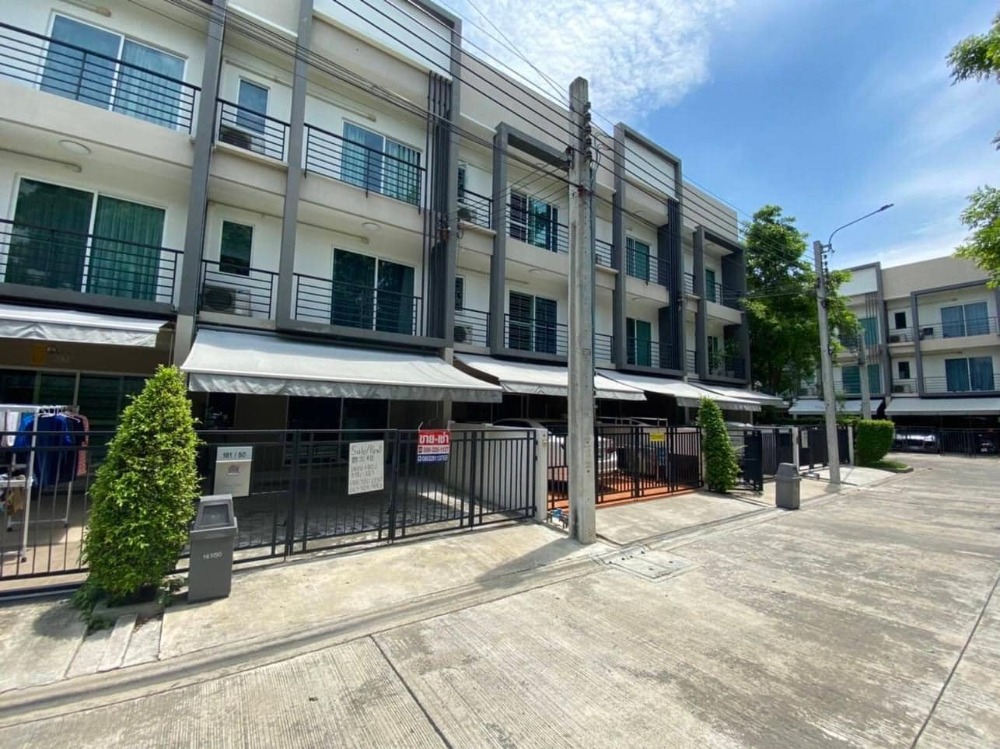 For SaleTownhouseOnnut, Udomsuk : LL236 3-story townhome for sale, Baan Klang Muang project, Sukhumvit 77 #, near both the expressway and BTS On Nut.
