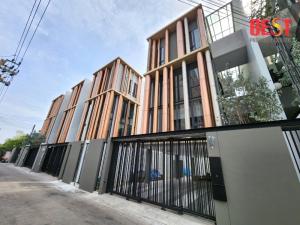 For SaleHome OfficeChokchai 4, Ladprao 71, Ladprao 48, : Home Office Baan Puri Puri for sale, Lat Phrao 41, parking for 6 cars, beautiful design, complete functions.