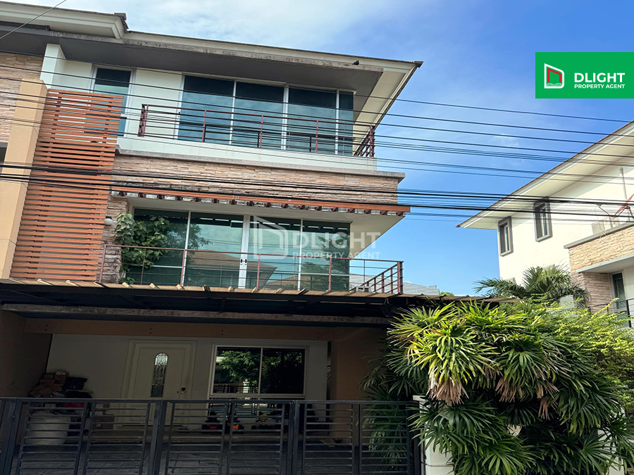 For SaleTownhousePattanakan, Srinakarin : 3-story townhome, Plus City Park Village. Srinakarin Suan Luang, 36.4 sq m, 189 sq m, 3 bedrooms, 4 bathrooms, price 5.9 million baht, playing level, corner unit.