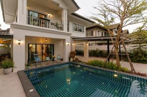 For SaleHouseChiang Mai : Single house Pool Villa private near Louis intersection, Ton Pao Subdistrict, San Kamphaeng District Quiet, lovely neighbors everywhere. Convenient travel into Chiang Mai city