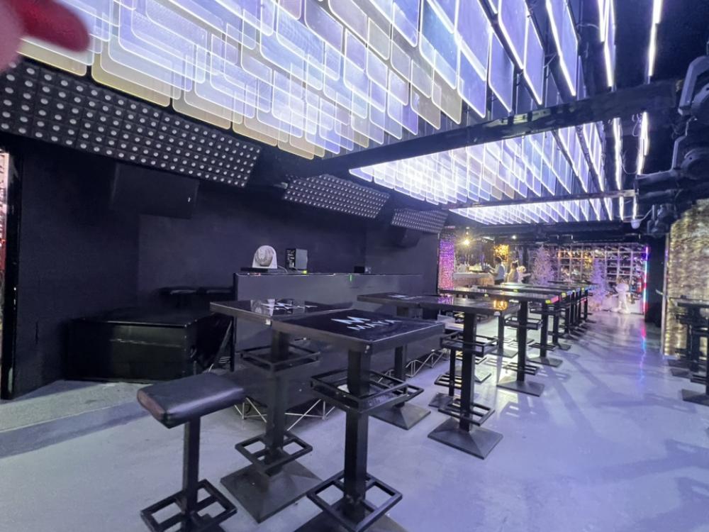 For RentRetailSukhumvit, Asoke, Thonglor : Rental / Selling : Bar With Build-in Furniture & Fully Equipment In Heart of Thonglor , 350 sqm , Alc license

** Lease fee 6 million **

For rent/lease bar and furniture in the middle of Thonglor, size 350 sq m.

🔥🔥Rental price : 350,000 THB / 