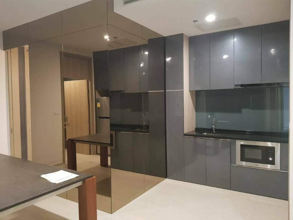 For RentCondoWitthayu, Chidlom, Langsuan, Ploenchit : ● Good Deal ● B Tower, 00+ Floor, Type B09 | 70.83 sq.m. 2 beds | Condo skywalk connect to BTS ploenchit and Central Embassy.