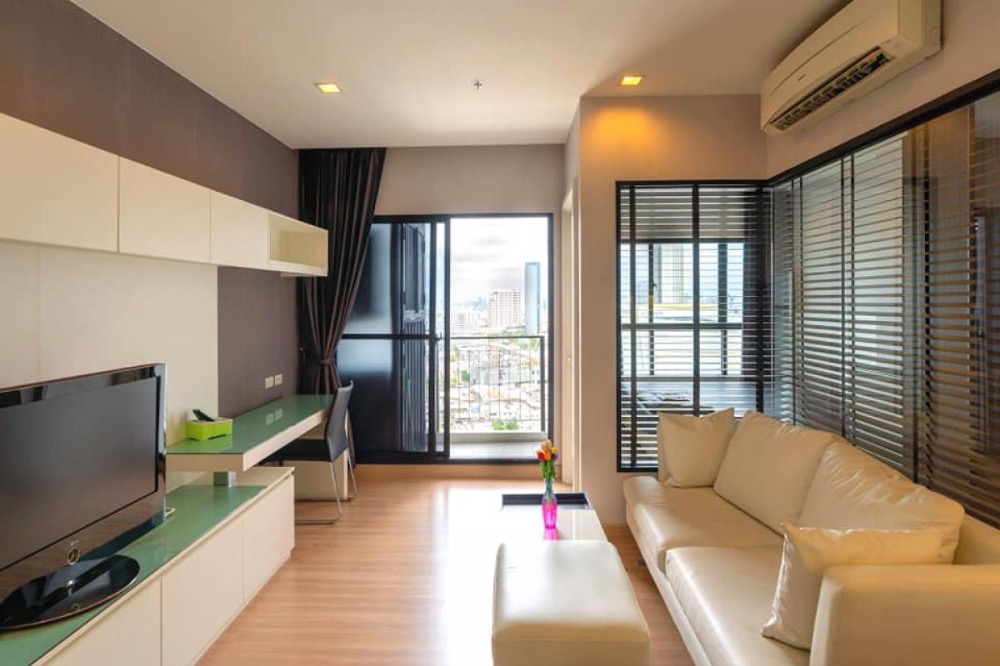 For RentCondoWongwianyai, Charoennakor : 💥🎉Hot deal Urbano Absolute Sathon-Taksin [Urbano Absolute Sathon-Taksin] beautiful room, good price, convenient travel, fully furnished. Ready to move in immediately. You can make an appointment to see the room.