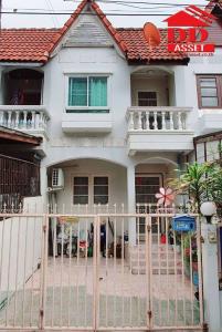 For SaleTownhouseYothinpattana,CDC : 2-story townhouse for sale, Tham Sathit Villa Village. Soi Wachiratham 57 Good location next to Punnawithi BTS station, code T8018.