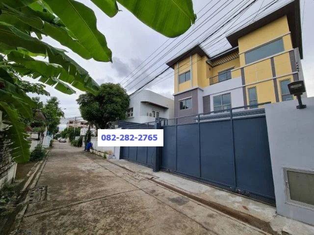 For SaleHouseLadprao, Central Ladprao : 59 sq m, 4 bedrooms, 4 bathrooms, 2-story detached house, Lat Phrao 1, Union Mall.