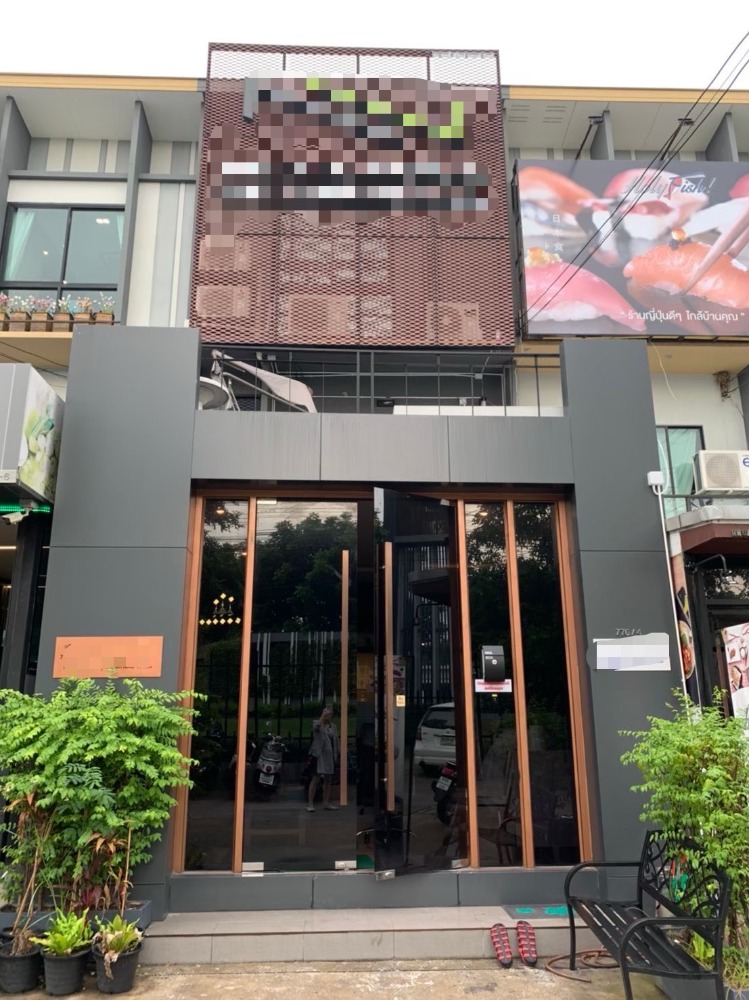 For RentShophousePattanakan, Srinakarin : 3-story commercial building for rent in front of The connect 35 project, suitable for an office/clinic/beauty salon, Phatthanakan 38.