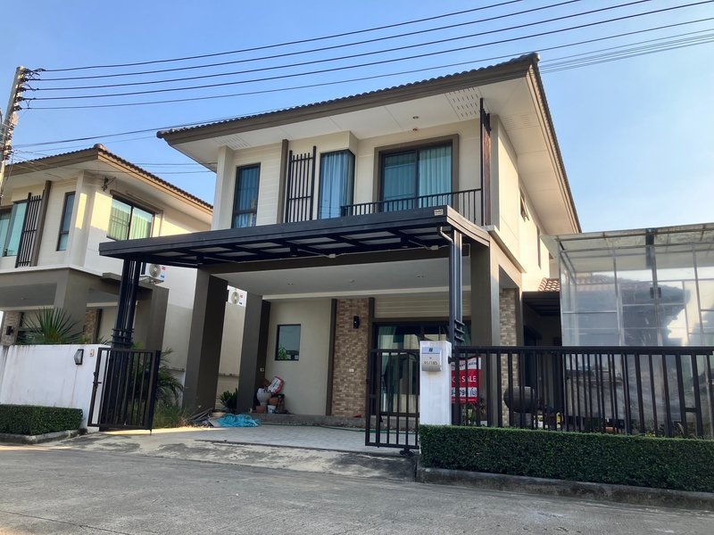 For SaleHousePhutthamonthon, Salaya : Semi-detached house for sale, The Balance Pinklao-Sai 5. Phutthamonthon Sai 5 Road Convenient travel near Borommaratchachonnani Road.