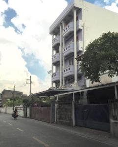 For SaleShophouseRatchadapisek, Huaikwang, Suttisan : 4-story commercial building / Huai Khwang area / with mezzanine + rooftop