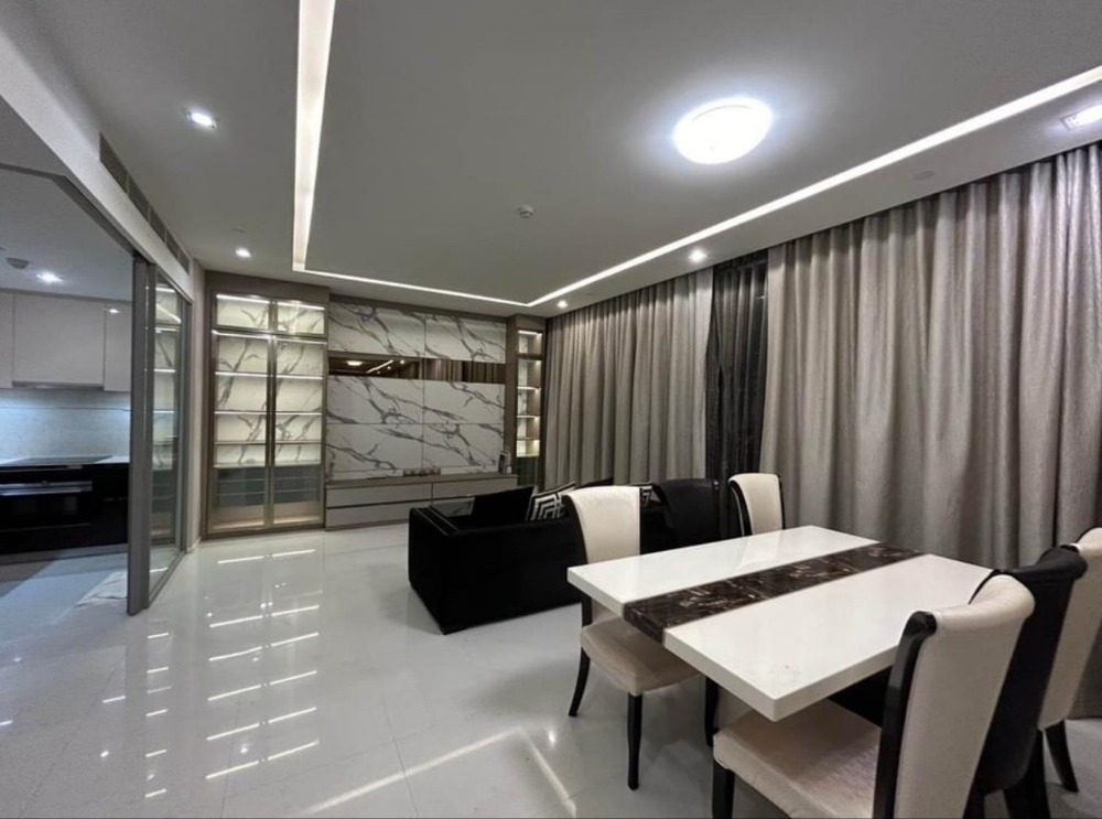 For RentCondoWongwianyai, Charoennakor : ● Good Deal ● 15+ floor 117.77 sq.m. | 2 beds 2 baths | near BTS Surasak 50 m., Bangkok Christian College 300 m., St. Louis Hospital 450 m.