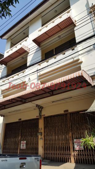 For SaleShophousePinklao, Charansanitwong : Commercial building for sale, 2 units, 3.5 floors high, entrance to Soi Suan Phak 19.