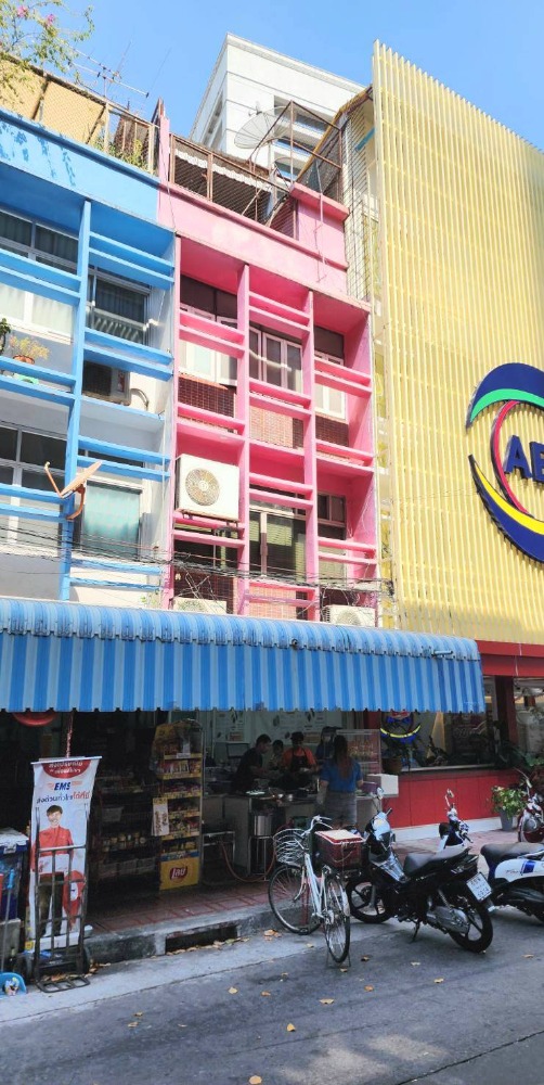 For SaleShophouseSilom, Saladaeng, Bangrak : Suitable for any type of Business!! Rare Commercial Building for SALE at Naradhiwas Rajanagarindra 2, Decho Road, Silom! Prime Location!!