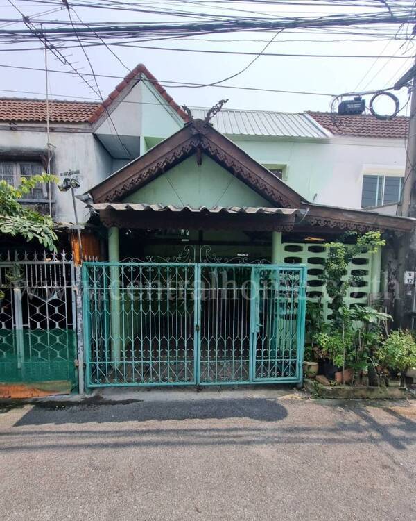 For SaleTownhouseVipawadee, Don Mueang, Lak Si : Townhouse Pincharoen 4 Nawong - Don Mueang, cheap price.