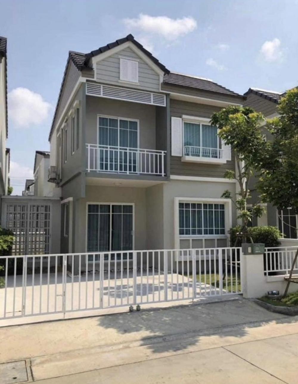 For RentTownhouseBangna, Bearing, Lasalle : ❤️❤️ House for rent, The Village 3, Bangna Trad, KM.10, Samut Prakan, next to Mega Bangna, can drive into the village through Mega Bangna. Or you can enter the alley from Bangna Trad Road. Urgent!!! Rental price 27,000 baht per month*House can be used as 