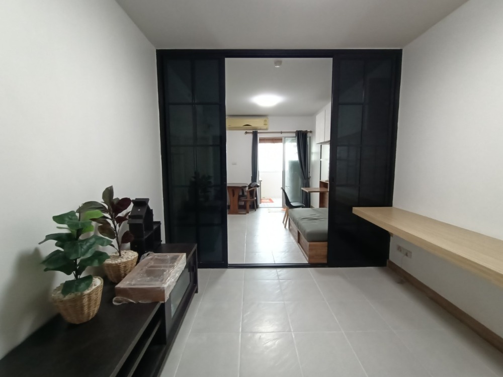 For SaleCondoKasetsart, Ratchayothin : Condo for sale with tenant, Supalai Park, Kaset Intersection, near BTS Kaset, BTS Senanikom and near Kasetsart University.