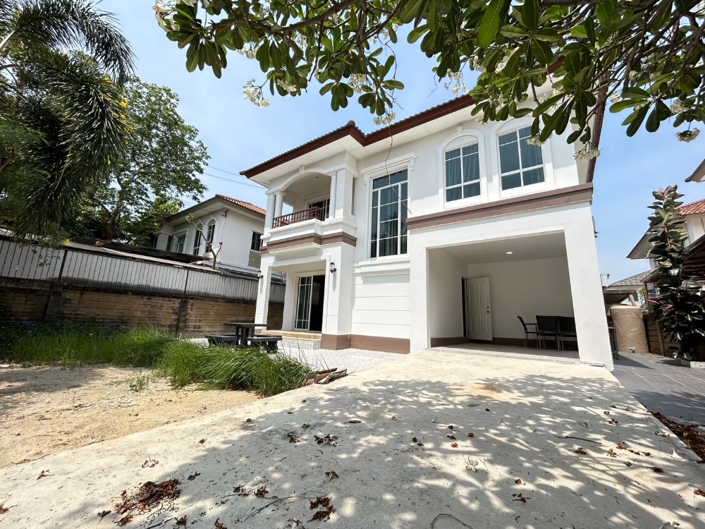 For RentHouseLadkrabang, Suwannaphum Airport : Single house for rent, Passorn Chaloem Phrakiat, beautifully decorated, air conditioned, fully furnished, 3 bedrooms, 2 bathrooms, rental price 35,000 baht/month.