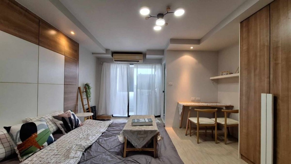 For SaleCondoChaengwatana, Muangthong : Condo for sale, Champs Elysees Chaengwattana, call 088-818-1859.