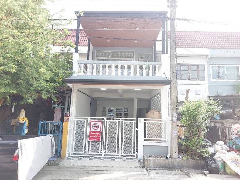 For SaleTownhouseNawamin, Ramindra : 2-story townhouse for sale, Duangkamon Village. Soi Phraya Suren 35, Ramintra, Bang Chan, Khlong Sam Wa, Pink Line Chalong Rat Expressway Kanchanaphisek Express, along Khlong Song, Fashion Island, Safari World