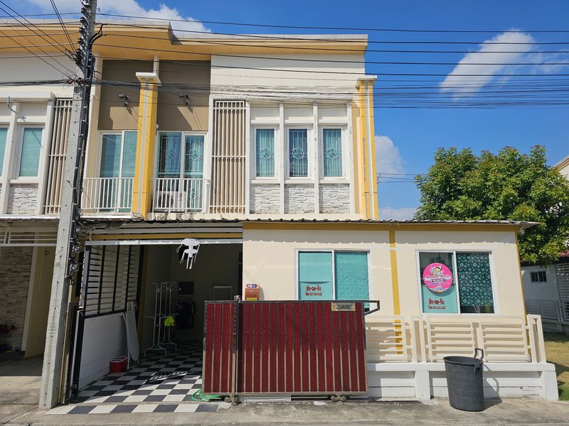 For SaleTownhouseBang Sue, Wong Sawang, Tao Pun : Townhome for sale, Golden Town Ngamwongwan-Prachachuen. Soi Ngamwongwan 6, Intersection 21, behind the edge, Bang Khen Subdistrict, Mueang Nonthaburi District, Nonthaburi