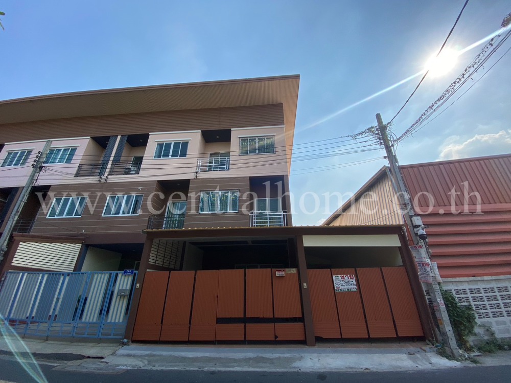 For SaleTownhouseKaset Nawamin,Ladplakao : Townhome, Soi Nawamin 157, corner house, cheap price, completely renovated.