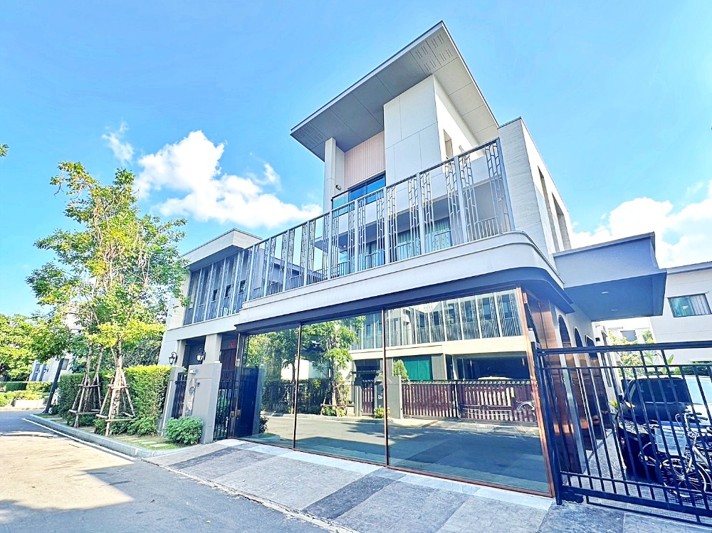 For SaleHousePattanakan, Srinakarin : For sale, 3-storey detached house, corner house, Grand Bangkok Boulevard, East Rama 9, along Kanchanaphisek Road. Connect to Krungthep Kreetha