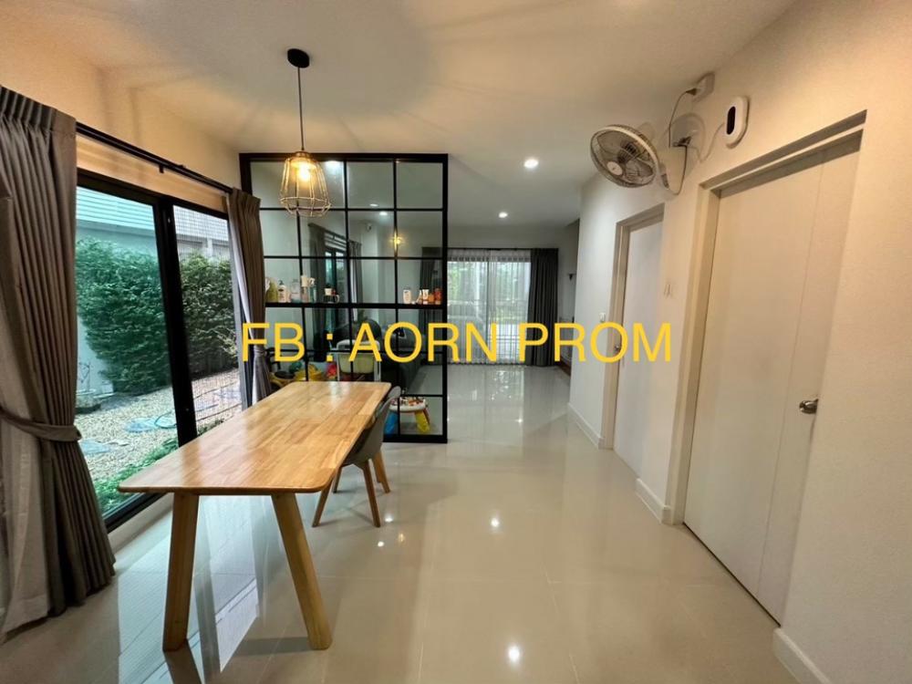 For SaleTownhouseBang kae, Phetkasem : 💥Selling at a loss of 7 hundred thousand baht💥 Very beautiful house, Verve Phetkasem 81-2, 2 corner houses project, has a garden area on the side, located in an early alley, size 35.7 sq m. Plus electrical appliances and furniture throughout the house, no