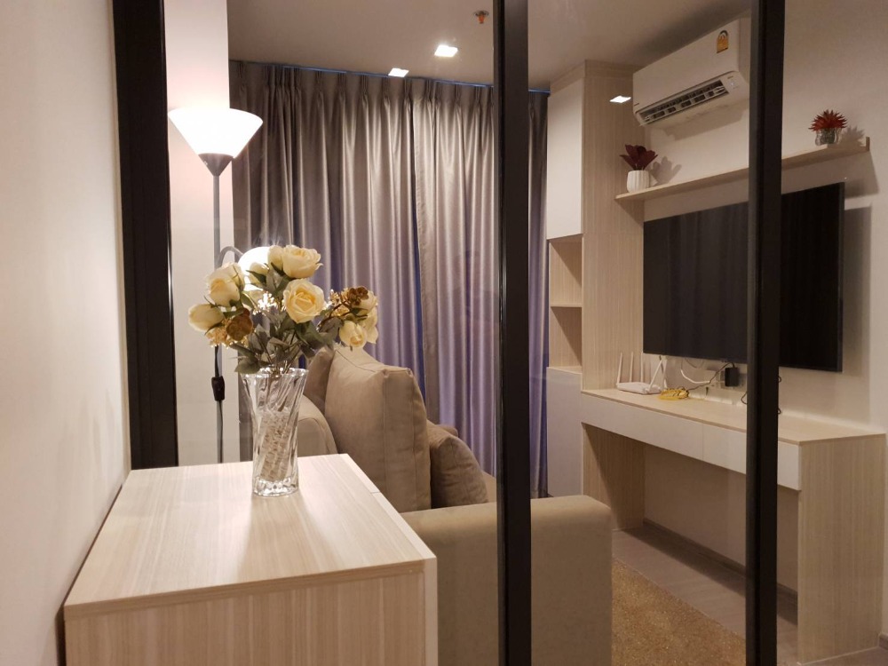 For RentCondoRama9, Petchburi, RCA : Condo for rent, Life Asoke Hype, 36 sq m., 1 bedroom, fully furnished. The view of Makkasan Park is the most beautiful.