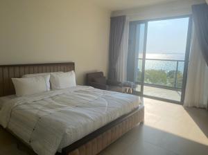 For SaleCondoPattaya, Bangsaen, Chonburi : For sale Condo Zire wongamat Beach front pattaya 1 Bed (S03-1652)