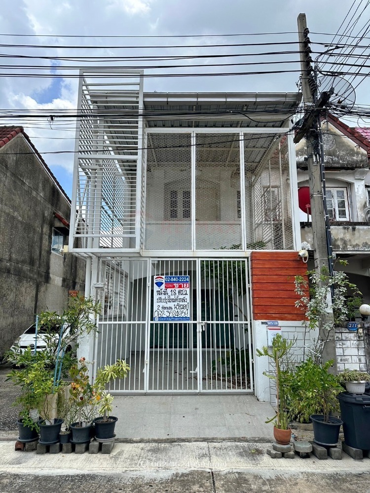 For SaleHouseBang kae, Phetkasem : Townhouse for sale in Bang Khae, Suksan Village 2, Phetkasem 92/2, near The Mall Bang Khae.