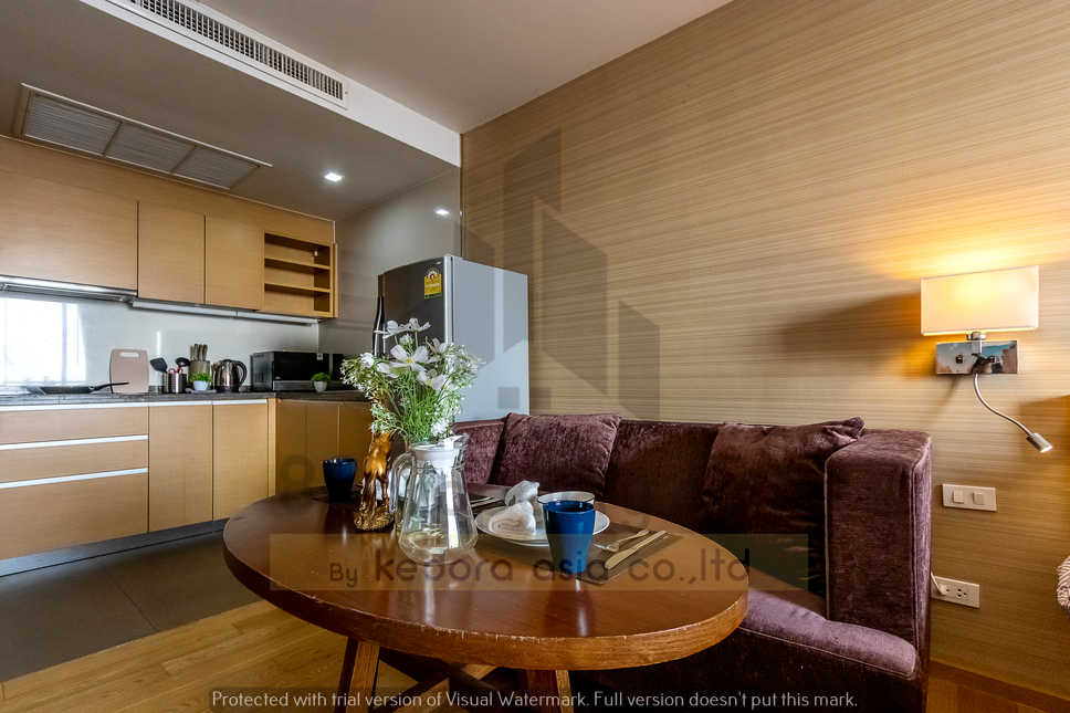 For RentCondoSathorn, Narathiwat : Spacious Studio 40sqm In the Heart Of Sathon 5 Star Hotel Pool Mins Walk to BTS Chon Nonsi