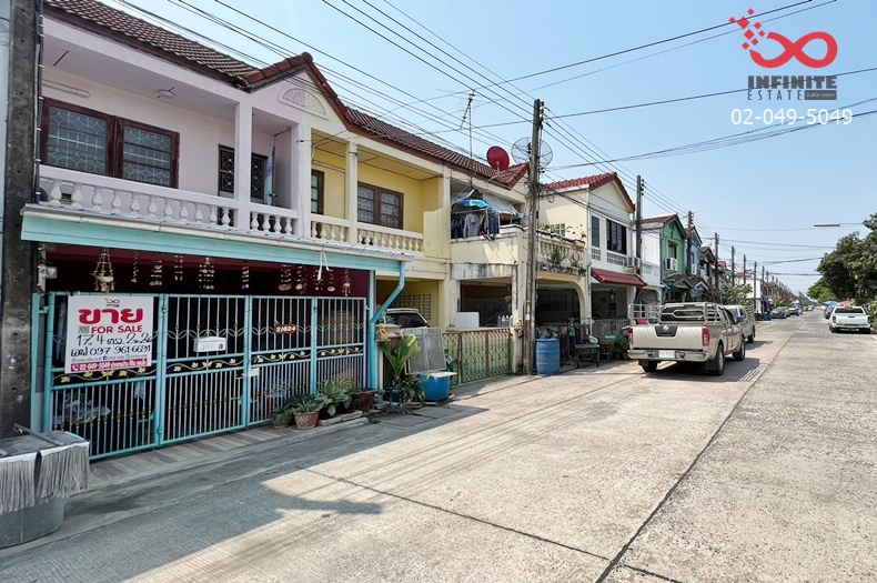 For SaleTownhousePathum Thani,Rangsit, Thammasat : 2-story townhouse for sale, Chao Fah Village, Lam Luk Ka Khlong 2, Soi Lam Luk Ka 11, Sub-Soi 6.