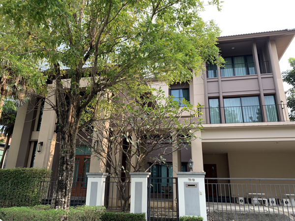 For RentHouseYothinpattana,CDC : Luxurious 3-storey detached house for rent, area 129.6 sq m, usable area 507.37 sq m, 5 bedrooms, 6 bathrooms, fully furnished. Ratchada Road - Liab Tang Ram Ithra Along the expressway - Ekkamai, rental price 250,000 baht/month.