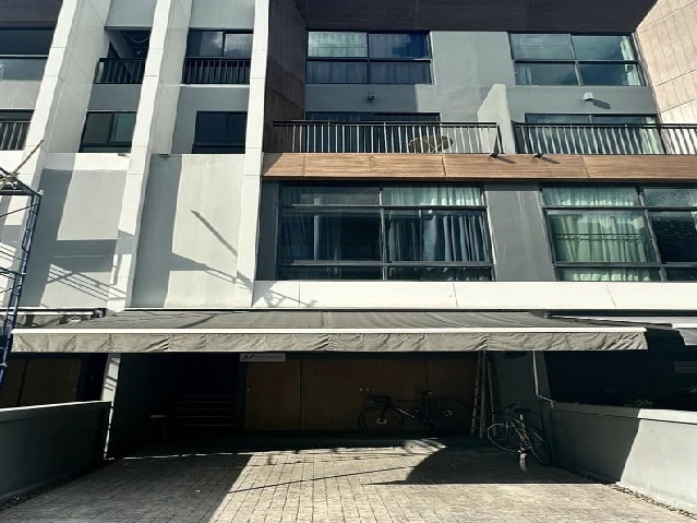 For RentTownhouseRama3 (Riverside),Satupadit : For Rent Townhome for rent, 3.5 floors, Rama 3 Road, Arden Rama 3 Project, near King's College International / Very beautiful house / Fully furnished / 6 air conditioners / Living.