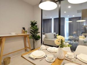 For RentCondoWitthayu, Chidlom, Langsuan, Ploenchit : ❤️❤️❤️ For rent Noble Ploenchit, luxury condo, high floor, skywalk, connected to BTS Ploenchit, 1 bedroom, 1 bathroom, 52 square meters, 30th floor, Building C, beautifully decorated, built-in furniture. Complete electrical appliances Ready to move in! Re