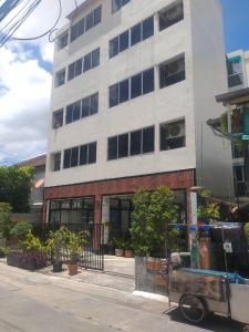 For SaleBusinesses for saleKasetsart, Ratchayothin : 5-story apartment building with a total of 21 rooms. Located adjacent to BTS Ratchayothin.