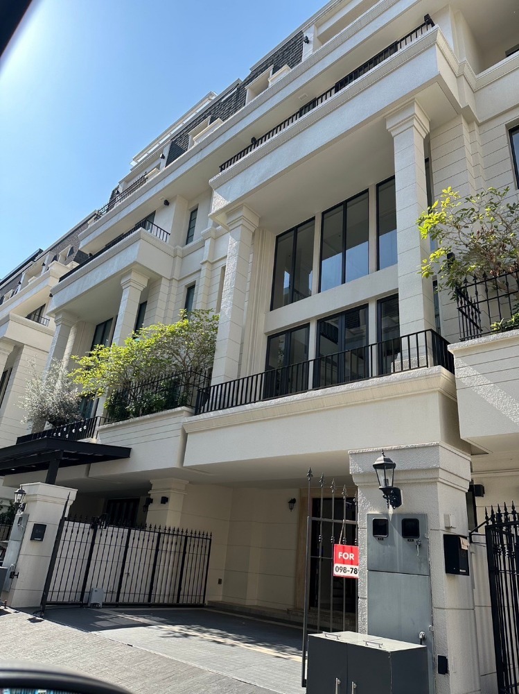 For SaleTownhouseRama3 (Riverside),Satupadit : ❖ Modern Classic ❖ 4-Story Townhouse 28.00 sq.w. | 3 Bedrooms, 3 Parking | Near St. Joseph Yannawa School 1 min, Central Plaza Rama 3 4 mins