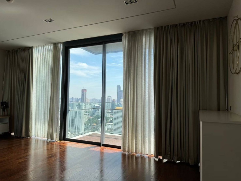 For RentCondoSukhumvit, Asoke, Thonglor : ♦ Unfinished ♦ 30+ Floor | 2 beds 127.22 sq.m. | condo near BTS Phrom Phong 110 m., Emporium 170 m., EmQuartier 260 m.