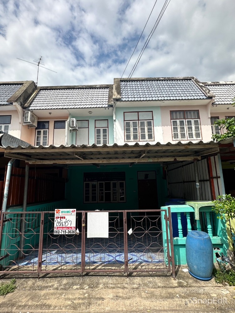 For RentTownhousePathum Thani,Rangsit, Thammasat : Let Kho, 2-story townhouse, Yu Charoen Village 1, area 21.2 Soi Lam Luk Ka Khlong 4, Lam Luk Ka District, 2 bedrooms, 2 bathrooms.