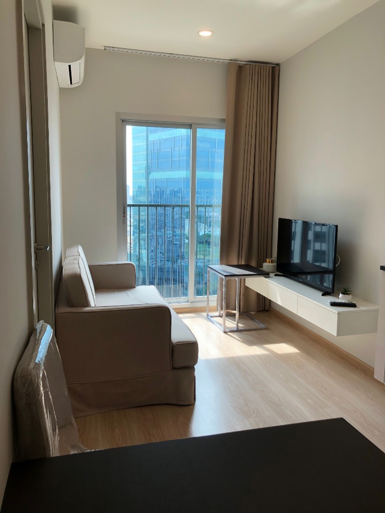 For SaleCondoRatchadapisek, Huaikwang, Suttisan : Condo room for sale, Noble Revolve2 Ratchadaphisek, near MRT Cultural Center. With furniture and electrical appliances Good condition, ready to move in.