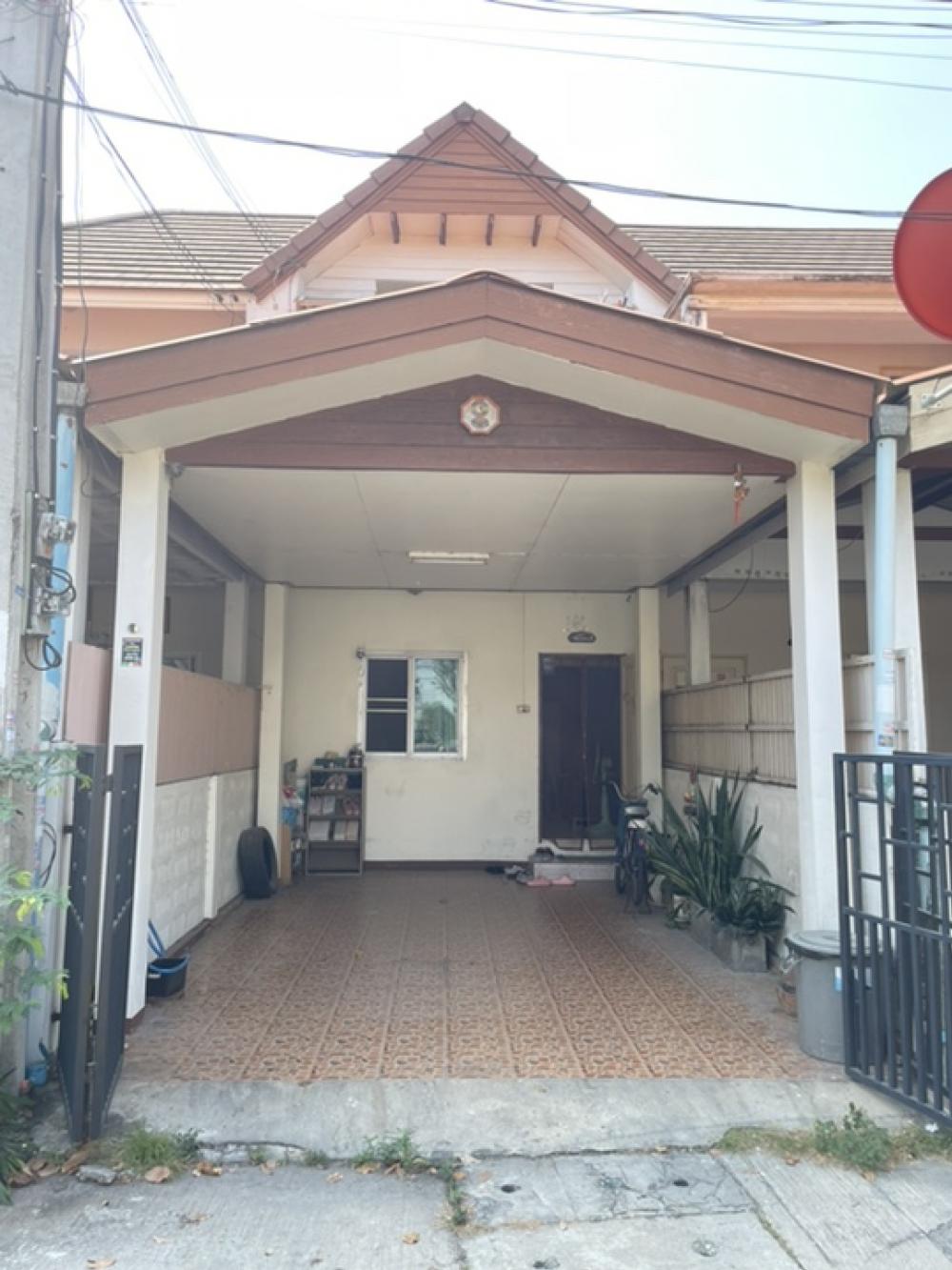 For SaleTownhouseChaengwatana, Muangthong : Urgent sale!! 2-story townhouse, Piamsuk Village, Soi Wat Ku, Pak Kret District, Nonthaburi Province.