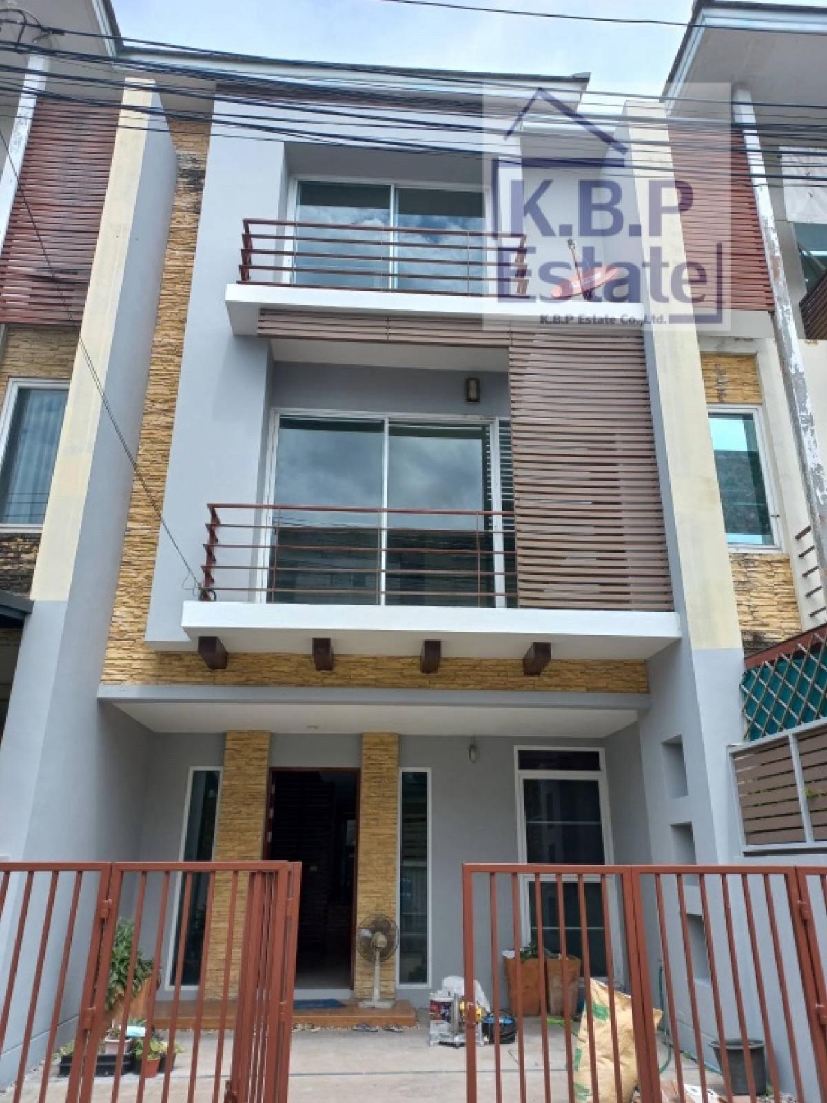 For RentHome OfficeSathorn, Narathiwat : #House  Rama3 for rent #Thanapat Haus Village 3 beds, 3 baths, 24 hour security guard + swimming pool, fitness