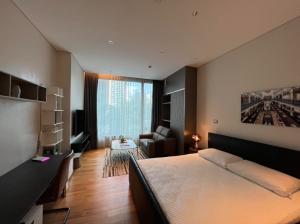 For RentCondoWitthayu, Chidlom, Langsuan, Ploenchit : Fully Furnished 1 Bed Condo for Rent!