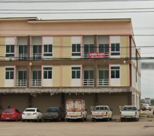 For SaleShophousePrachin Buri : Urgent sale, commercial building, 4 units, corner room, next to the main road, neatly decorated, 14 bedrooms, suitable for all types of business.