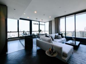 ให้เช่าคอนโดสุขุมวิท อโศก ทองหล่อ : Exclusive High Floor 3 Beds Condo for Rent!