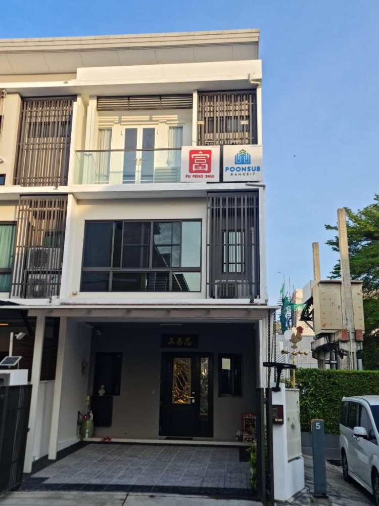 For SaleTownhouseKaset Nawamin,Ladplakao : ♦ Ready to move in ♦ Townhome 3 storey 3 bedrooms | 28.00 sq.w. | Ready to move in | Near Nawamin City Avenue 6 mins, CHIC Republic 9 mins