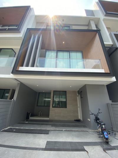 For SaleTownhousePattanakan, Srinakarin : Townhome for sale Code N649 Nirvana Define Srinakarin-Rama9 285 sq m. 30.9 sq m.