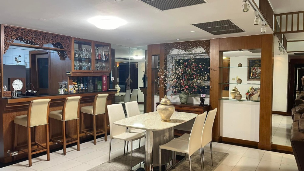 For SaleCondoWitthayu, Chidlom, Langsuan, Ploenchit : ♦ Rare Unit ♦ 15+ floor 136.00 sq.m. | 2 beds 2 baths | near All Seasons Place 1 mins, BTS Phloen Chit 3 mins, Central Chidlom 8 mins