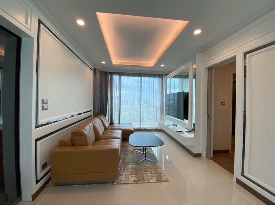 For RentCondoSukhumvit, Asoke, Thonglor : ● High floor ● 20+ Floor 99.24 sq.m. | 3 beds, Fully furnished | Condo near MRT Phetchaburi 4 mins., Bangkok Hospital 6 mins., BTS Phrom Phong. 7 mins.